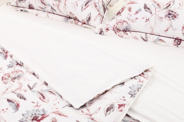 Комплект постільної білизни Maia сімейний білий із малюнком Lameirinho 