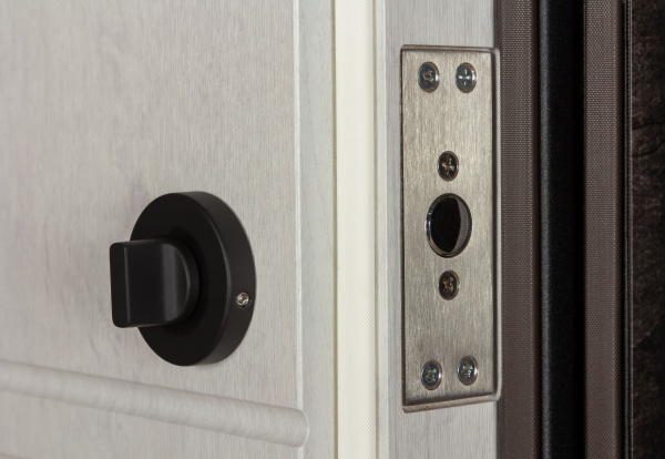 Двері вхідні К-8 (квадро) 539/237 mamba morion / рустик авиньйон блан 2050x950 мм праві