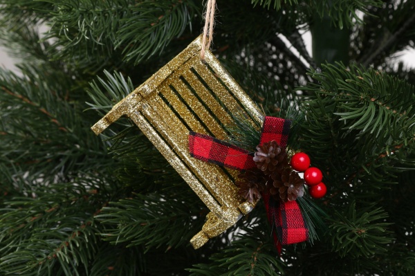 Декоративная подвеска Скамейка с декором 11x10 см E09023 золотой