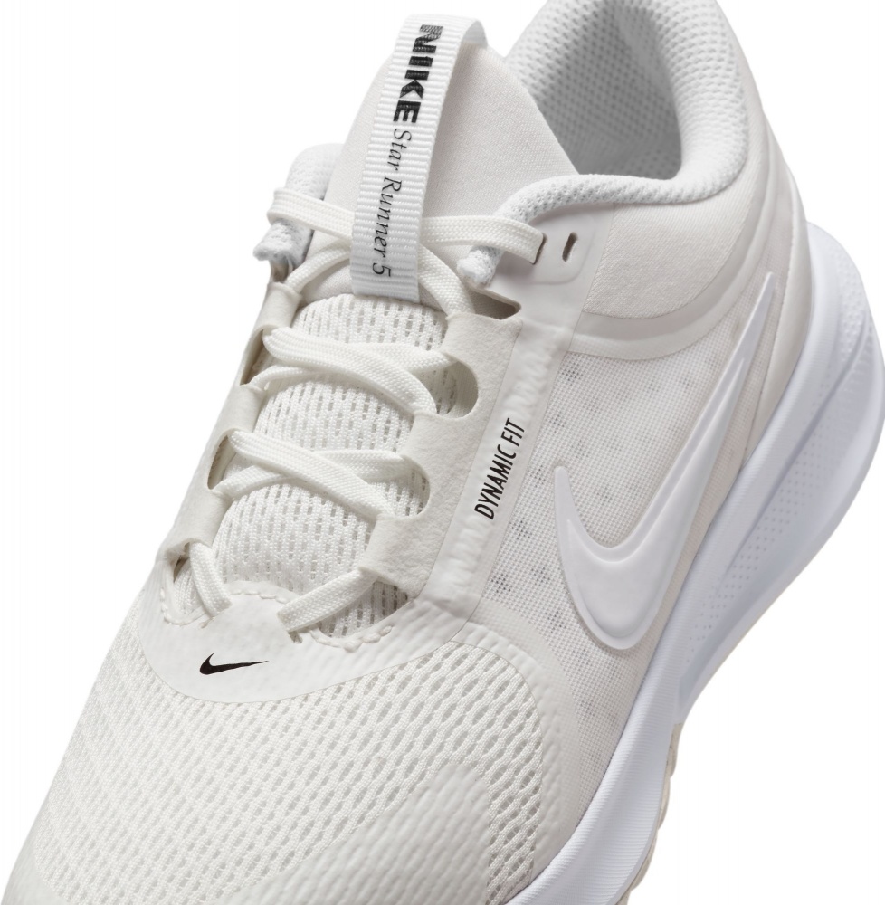 Кросівки для дівчаток Nike Star Runner 5 HF7004-101 р.37,5 білі
