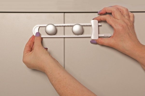 Замок на ручки шафи Dream Baby F103 1 шт.