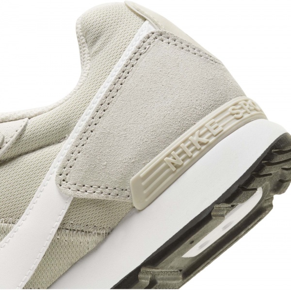 Кроссовки Nike Nike Venture Runner CK2948-002 р.US 9,5 бежевый