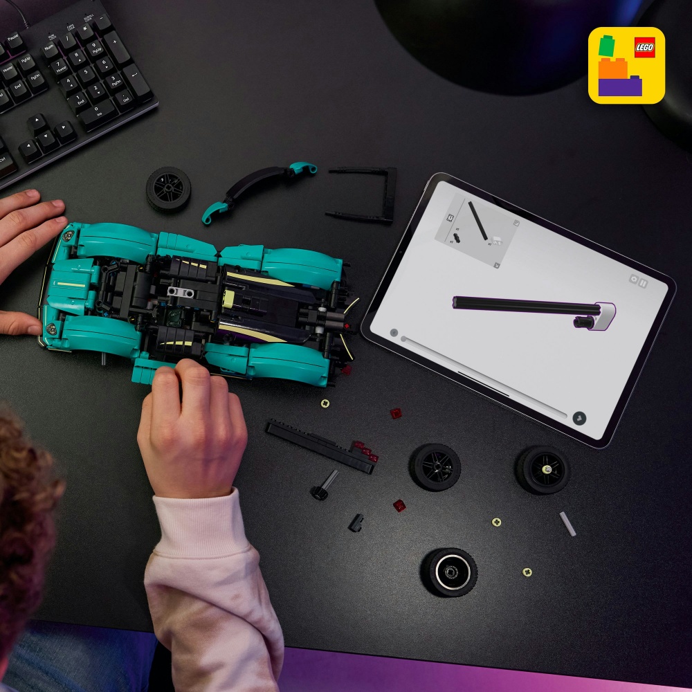 Конструктор LEGO Technic Aston Martin Valkyrie 42208