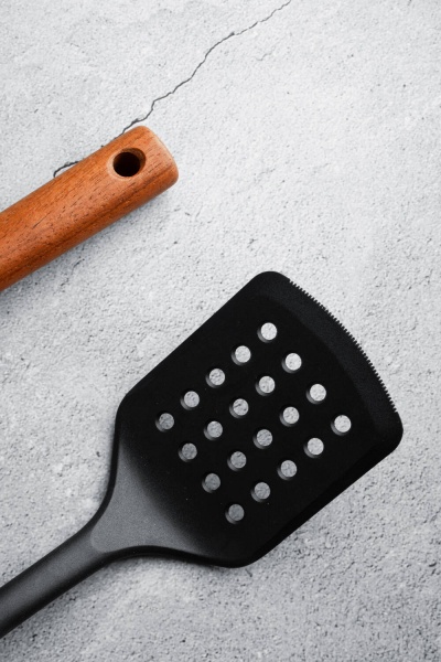 Лопатка с прорезями GT-5803 орех Gusto