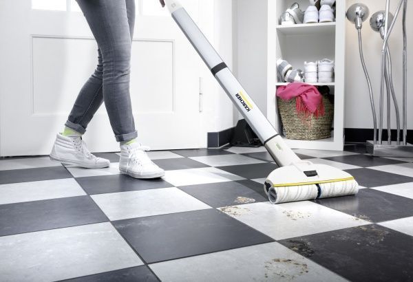 Комплект Karcher підлогомийна машина для дому FC 3 Cordless Premium + склоочисник WV 1 Plus 