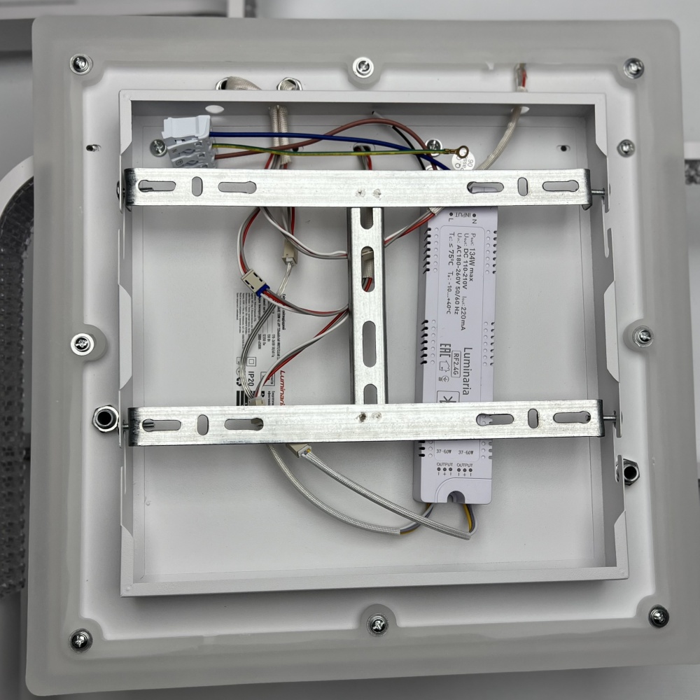 Люстра светодиодная Luminaria 130 Вт LED-модуль белый AKRILIKA SQUARE 130W 4S WHITE