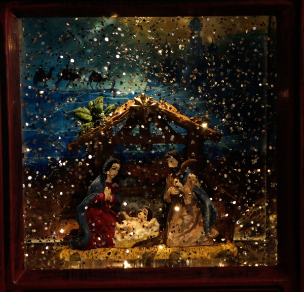 Ліхтар декоративний Телевізор Санти сніговики 12,3x8,7x22,5 см