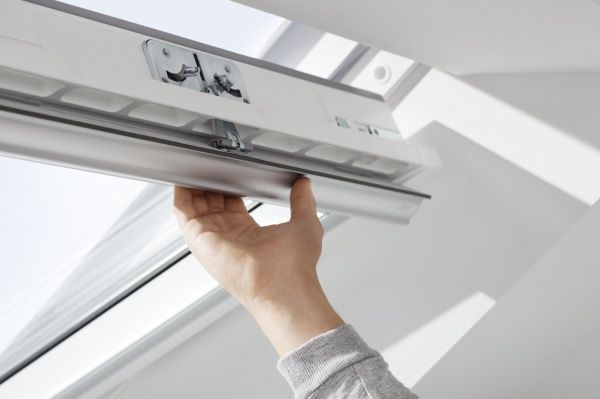 Вікно мансардне вологостійке VELUX Стандарт78х118 см GLU MK06 0051 верхнє відкривання
