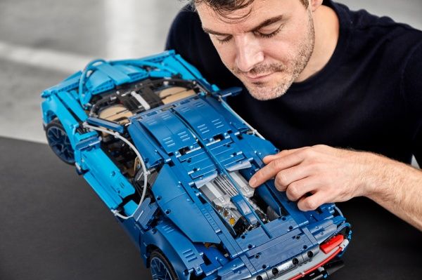 Конструктор LEGO Technic Bugatti Chiron 42083