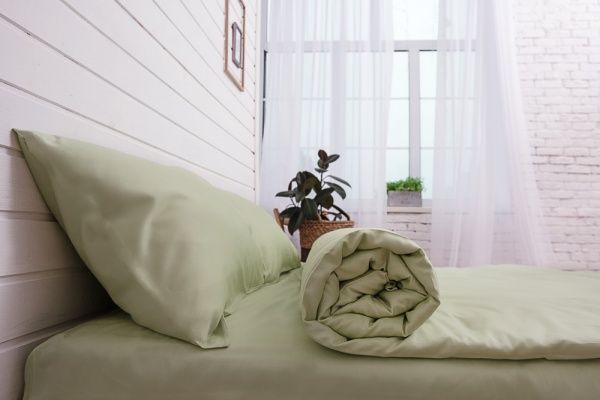 Простынь сатин гладкокрашеный 180x220 см оливковый La Nuit 