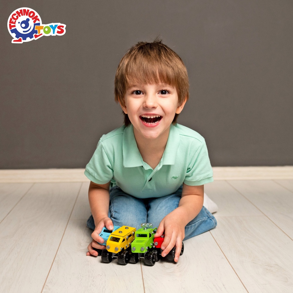 Конструктор металлический ТехноК 4 трака 9956