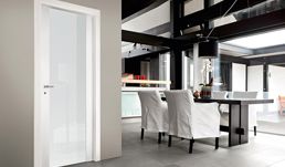 Як вивести жирні плями з дверей