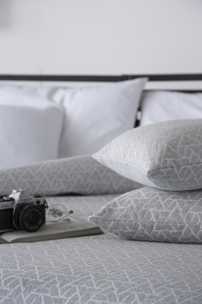 Покривало Brenta Gris 250x270 см Guy Laroche сірий 