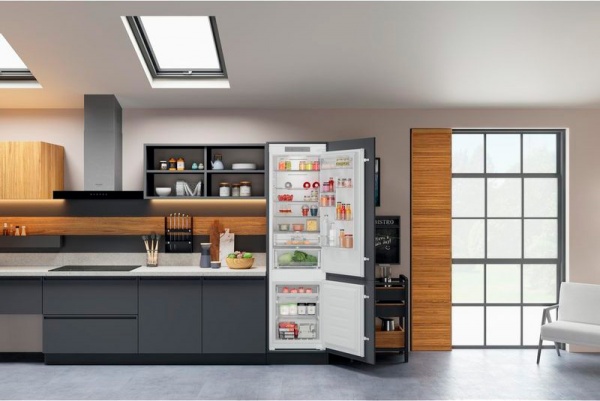 Встраиваемый холодильник Hotpoint Ariston HAC20 T321