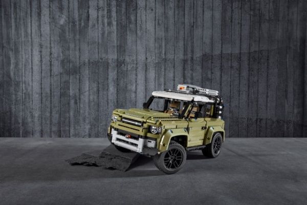 Конструктор LEGO Technic Land Rover Defender 42110