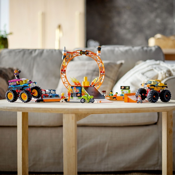 Конструктор LEGO City Арена каскадерського шоу 60295