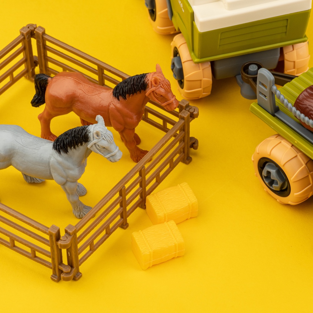 Игровой набор OTAMANKO Веселый хутор (комбайн с прицепом, лошади, коровы и овца) 532.01.64