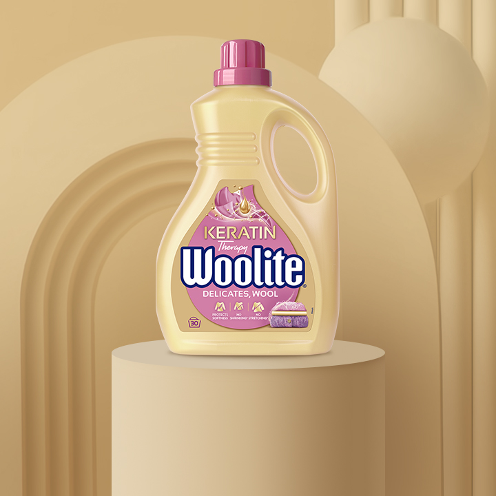 Гель для машинной и ручной стирки Woolite для шерсти и деликатных тканей с кератином 1,8 л