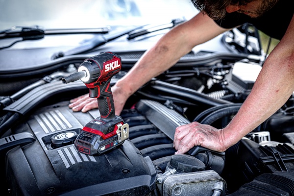 Гайковерт ударний акумуляторний SKIL SD1E3265CA