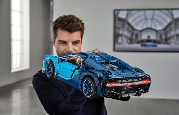 Конструктор LEGO Technic Bugatti Chiron 42083