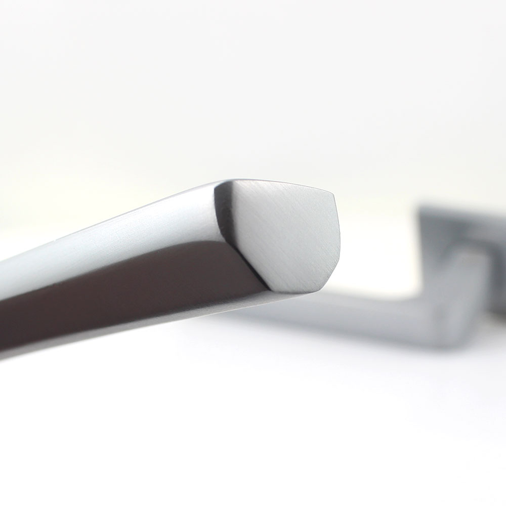 Ручка на розетці Comit Inferno брашований матовий хром