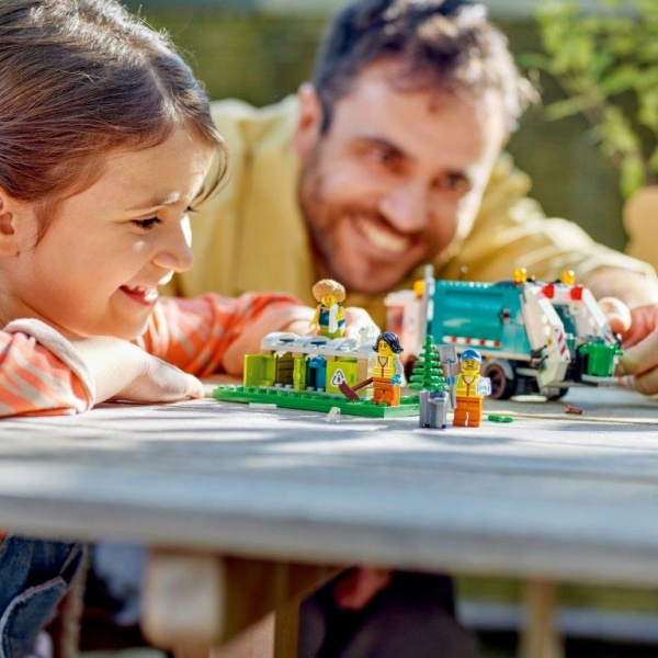 Конструктор LEGO City Грузовик для переработки отходов 60386