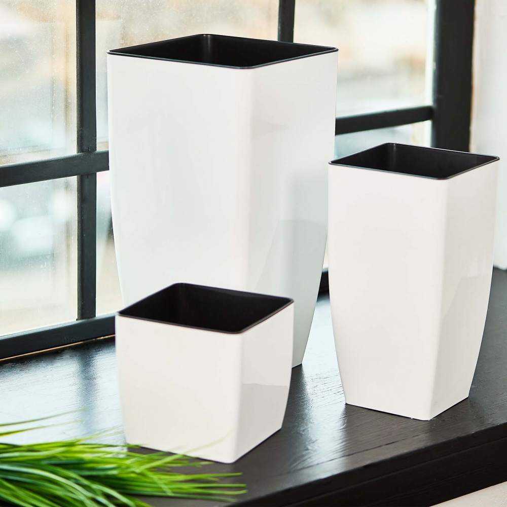 Вазон пластик Квадро низький 16х16х15,5 см квадратний білий 2,7 л Алеана