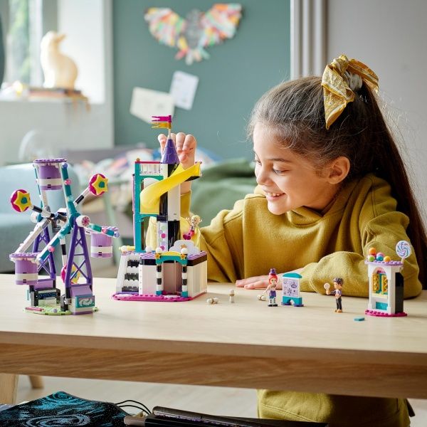 Конструктор LEGO Friends Магічне колесо огляду та гірка 41689