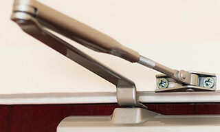 Как выбрать доводчик двери