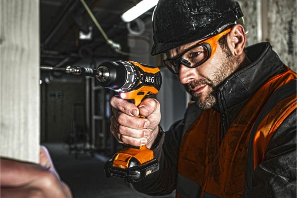 Шуруповерт ударный аккумуляторный AEG 4935451531 BSB12G3 LI-202C