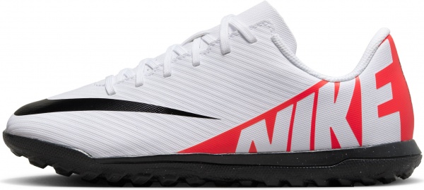 Сороконожки Nike NIKE JR. MERCURIAL VAPOR 15 CLUB TF DJ5956-600 р.36,5 красный