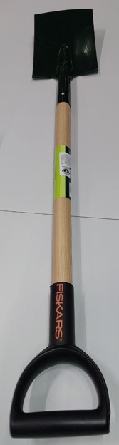 Лопата Fiskars с деревянной ручкой 1014822