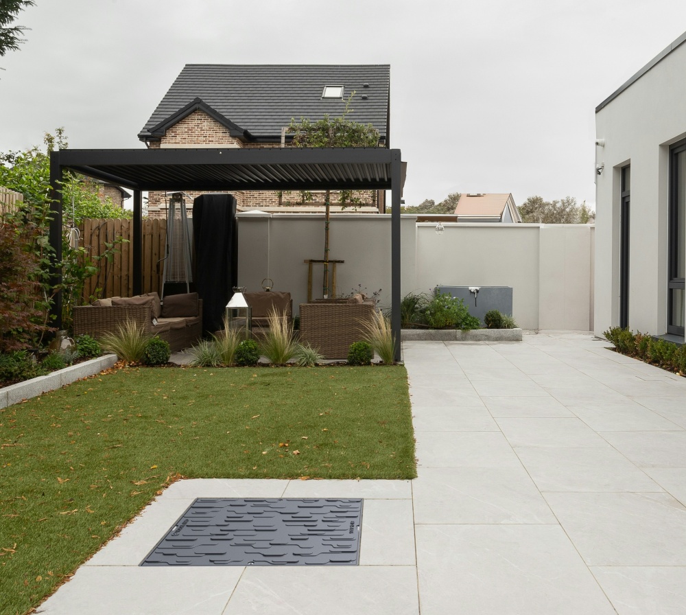 Люк квадратный Vodaland 600x600 мм Easy DN430 легкий с замком черный