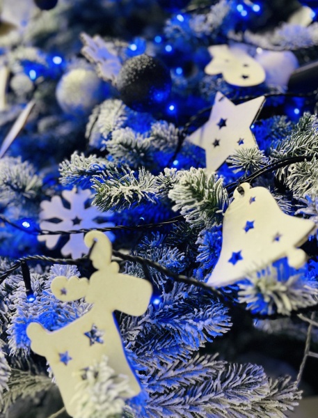 Гирлянда декоративная с игрушками из фанеры синяя светодиодная (LED) 10 м 