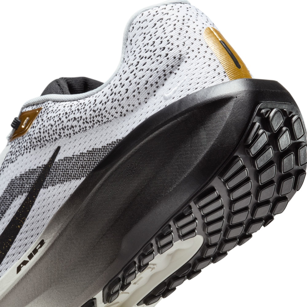 Кросівки чоловічі Nike AIR WINFLO 11 SE HQ7975-100 р.43 світло-сірі