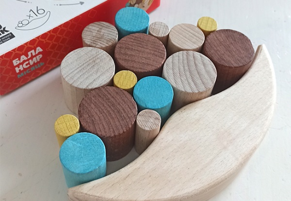 Игрушка развивающая Igroteco балансир луна 900422