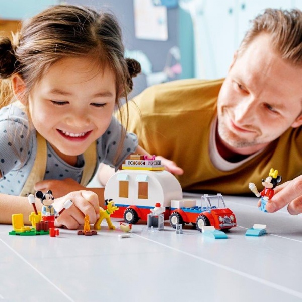 Конструктор LEGO ǀ Disney Микки Маус и Минни Маус за городом 10777