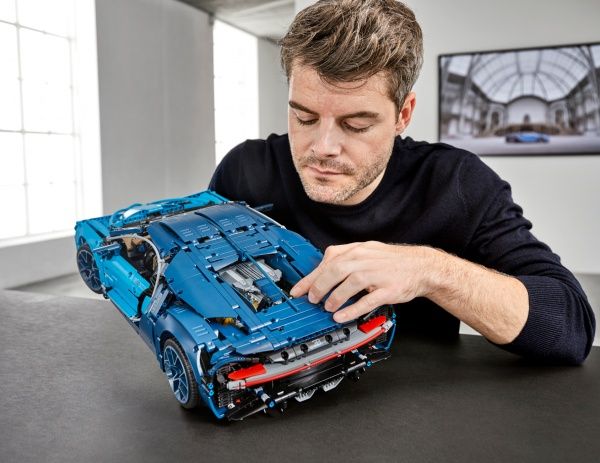 Конструктор LEGO Technic Bugatti Chiron 42083