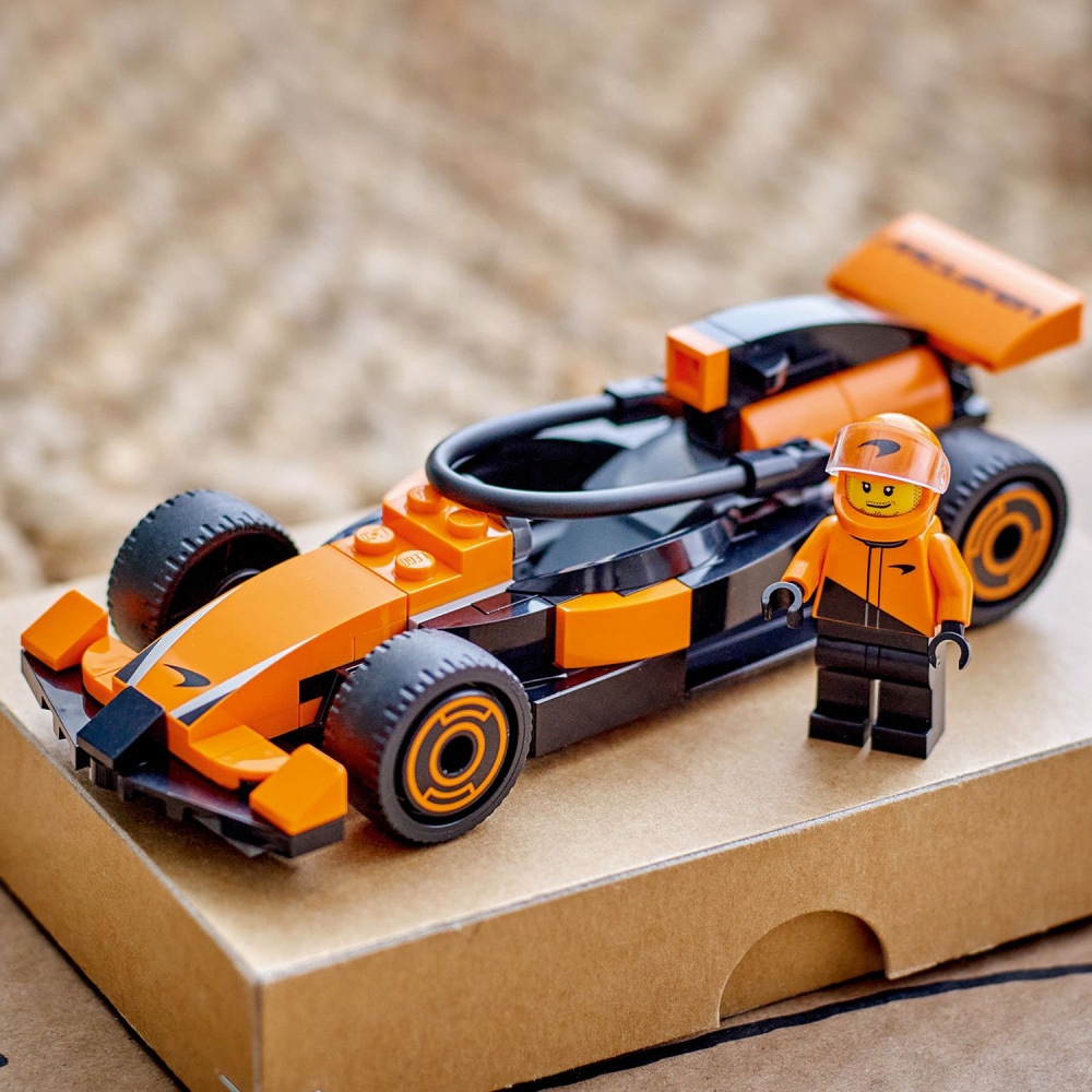 Конструктор LEGO City Пилот F1® с автомобилем для гонки команды McLaren 60442