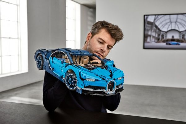 Конструктор LEGO Technic Bugatti Chiron 42083