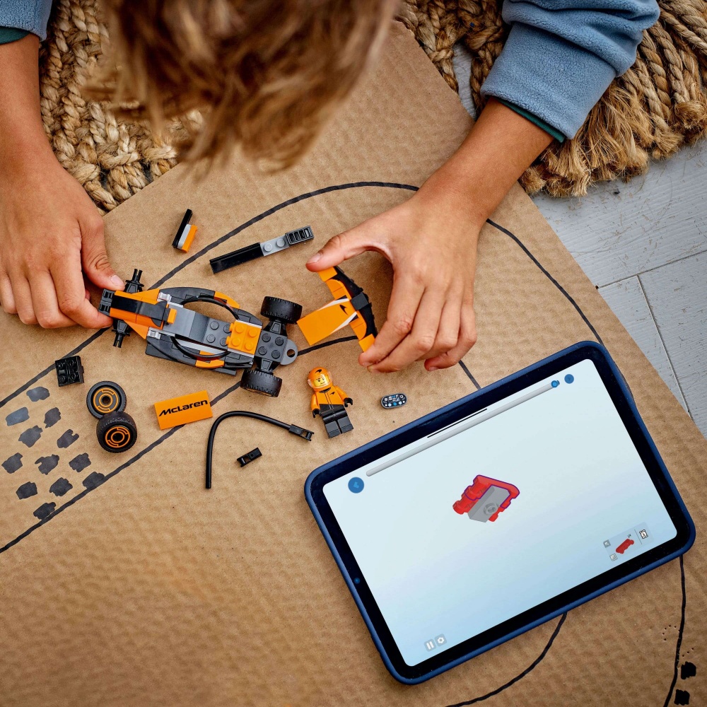 Конструктор LEGO City Пилот F1® с автомобилем для гонки команды McLaren 60442