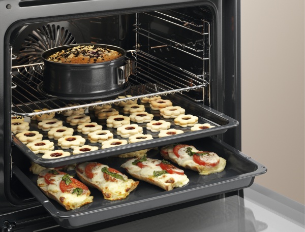 Плита комбинированная Electrolux RKK520200W