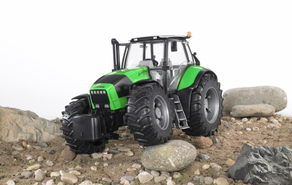 Трактор Bruder Deutz Argotron X720 1:16 03080