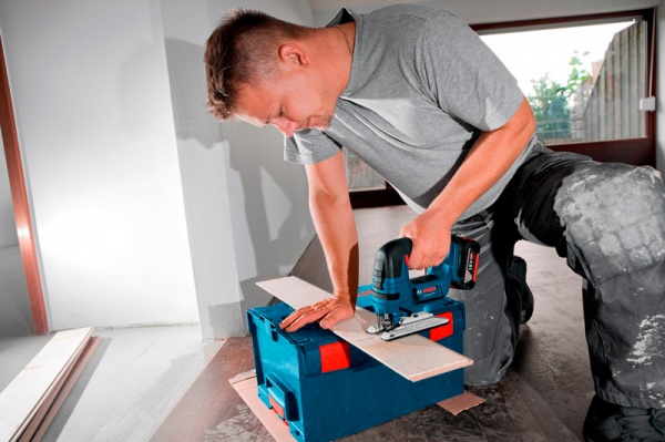 Электролобзик Bosch Professional GST 18 V-LI B 1 x GBA 18V 4.0Ah 0615990M43