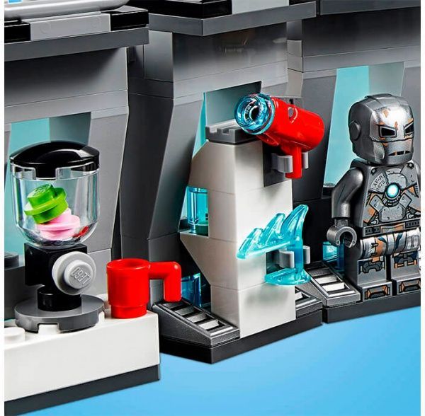 Конструктор LEGO Super Heroes Зал з костюмами Залізної Людини 76125 76125
