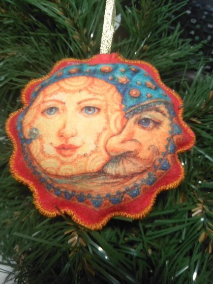 Подвеска фетровая Солнце и месяц оранжевая 9 см