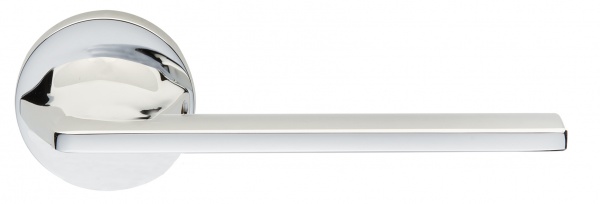 Ручка на розетці Ilavio 2401 полірований хром