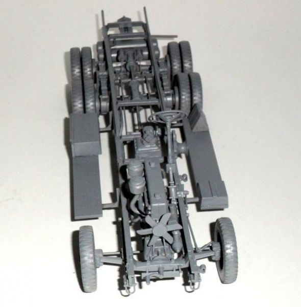 Сборная модель ICM немецкий грузовой автомобиль времен второй мировой войны Henschel 33 D1 (4823044402595) 1:35