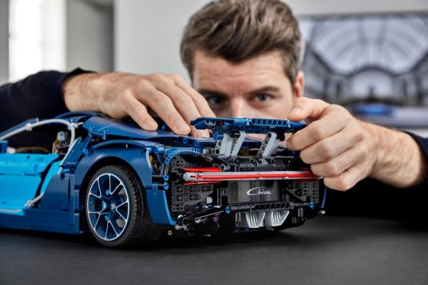 Конструктор LEGO Technic Bugatti Chiron 42083