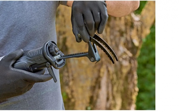 Пила шабельна Black+Decker BES301